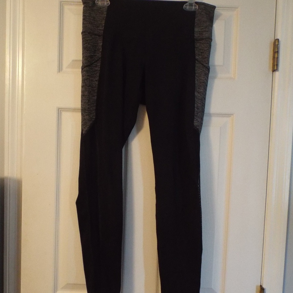 Active Leggings with Pocket